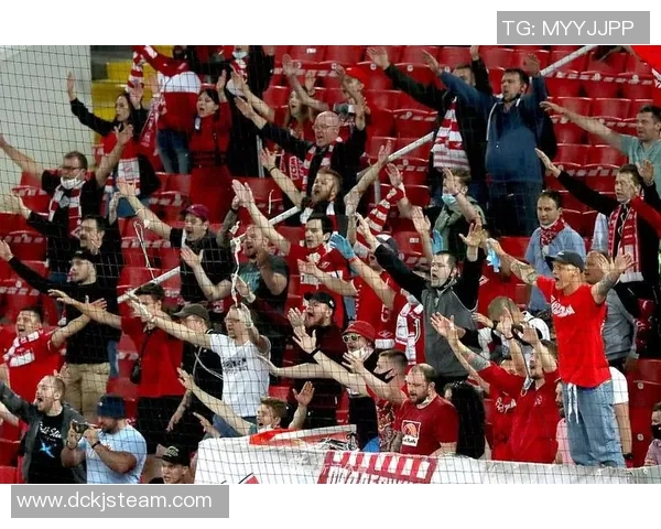 斯巴达与火车头精彩对决图片欣赏,感受足球激情与团队精神的碰撞 斯巴达与火车头精彩对决图片欣赏,感受足球激情与团队精神的碰撞