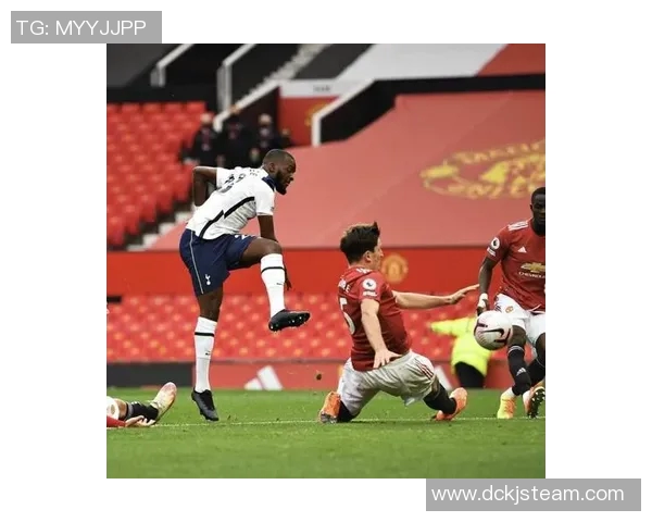 热刺与曼联激战正酣双方进球精彩瞬间回顾与分析 热刺与曼联激战正酣双方进球精彩瞬间回顾与分析